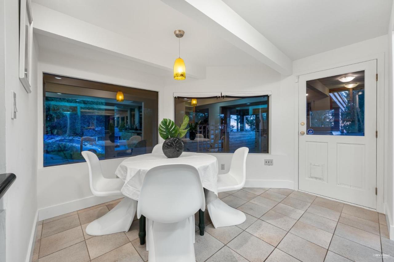 Cypress: Private Bedroom/Bathroom/Office, With Shared Pool, Hot Tub Норт Ванкувър Екстериор снимка
