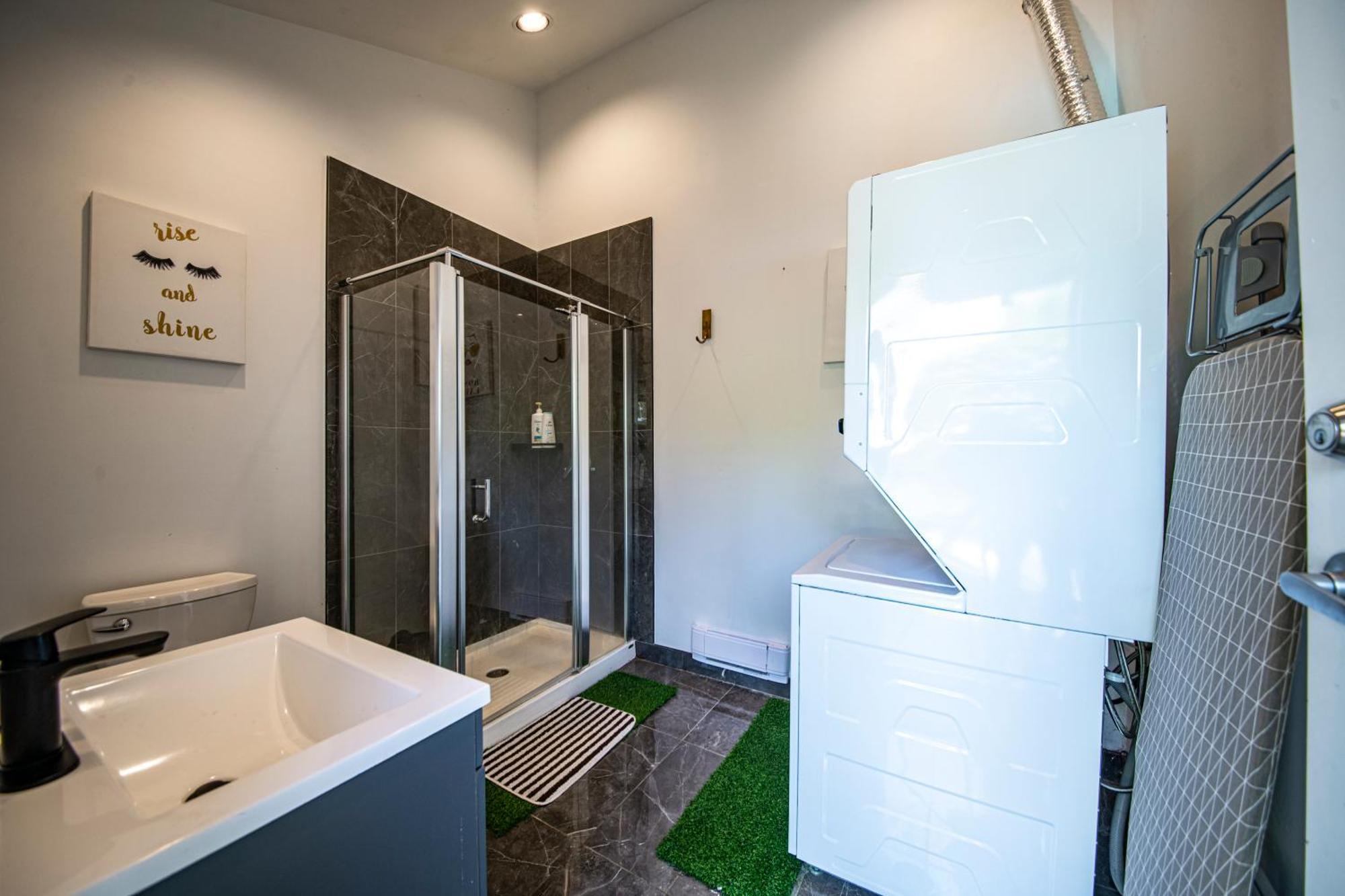 Cypress: Private Bedroom/Bathroom/Office, With Shared Pool, Hot Tub Норт Ванкувър Екстериор снимка